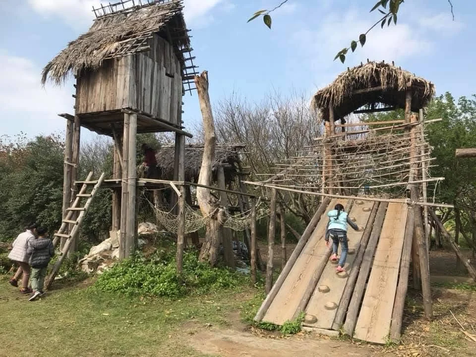 粘巴達童年廣場 1